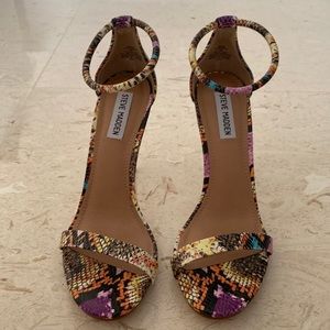 New new new. Only wore one time in my house.